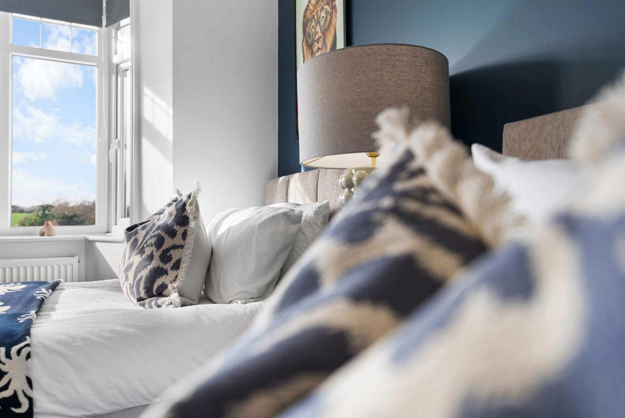 Long Term And Summer Special Offer! 5-Bedroom Spacious, Stunning Design, Sociable Areas & Cosy House Near South Downs Park, Sleeps 11 With Games Room, Private Parking And Garden- By Blue Puffin Stays Waterlooville Exteriör bild