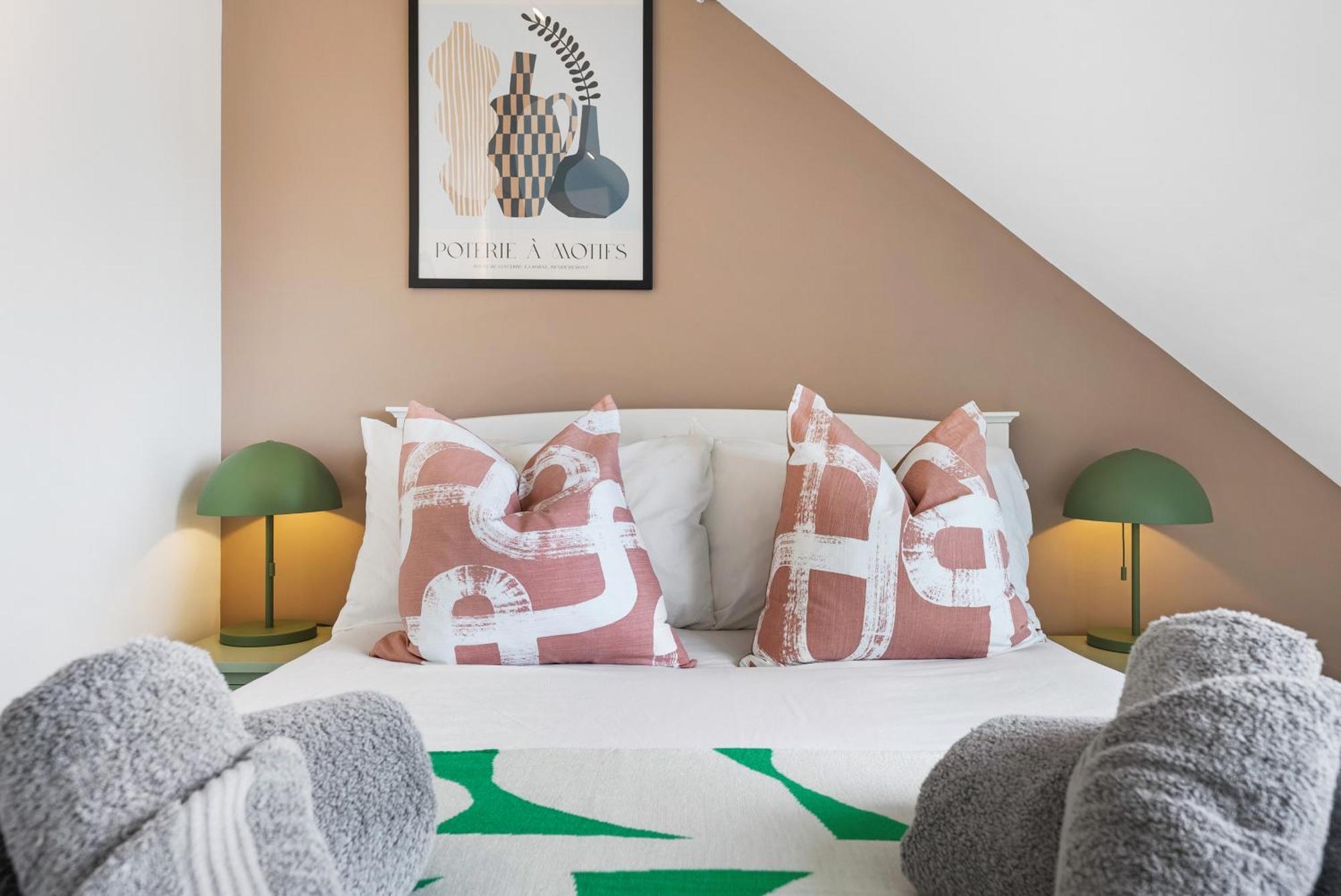 Long Term And Summer Special Offer! 5-Bedroom Spacious, Stunning Design, Sociable Areas & Cosy House Near South Downs Park, Sleeps 11 With Games Room, Private Parking And Garden- By Blue Puffin Stays Waterlooville Exteriör bild