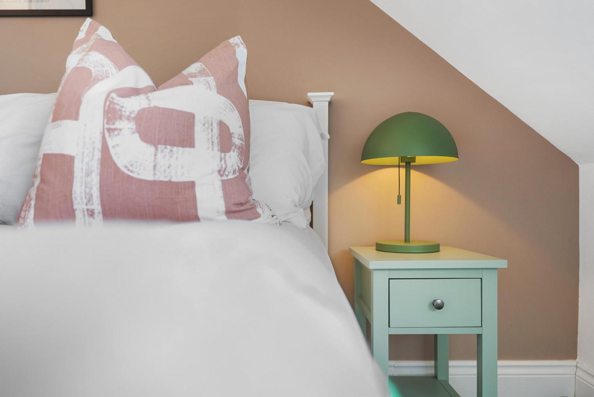 Long Term And Summer Special Offer! 5-Bedroom Spacious, Stunning Design, Sociable Areas & Cosy House Near South Downs Park, Sleeps 11 With Games Room, Private Parking And Garden- By Blue Puffin Stays Waterlooville Exteriör bild