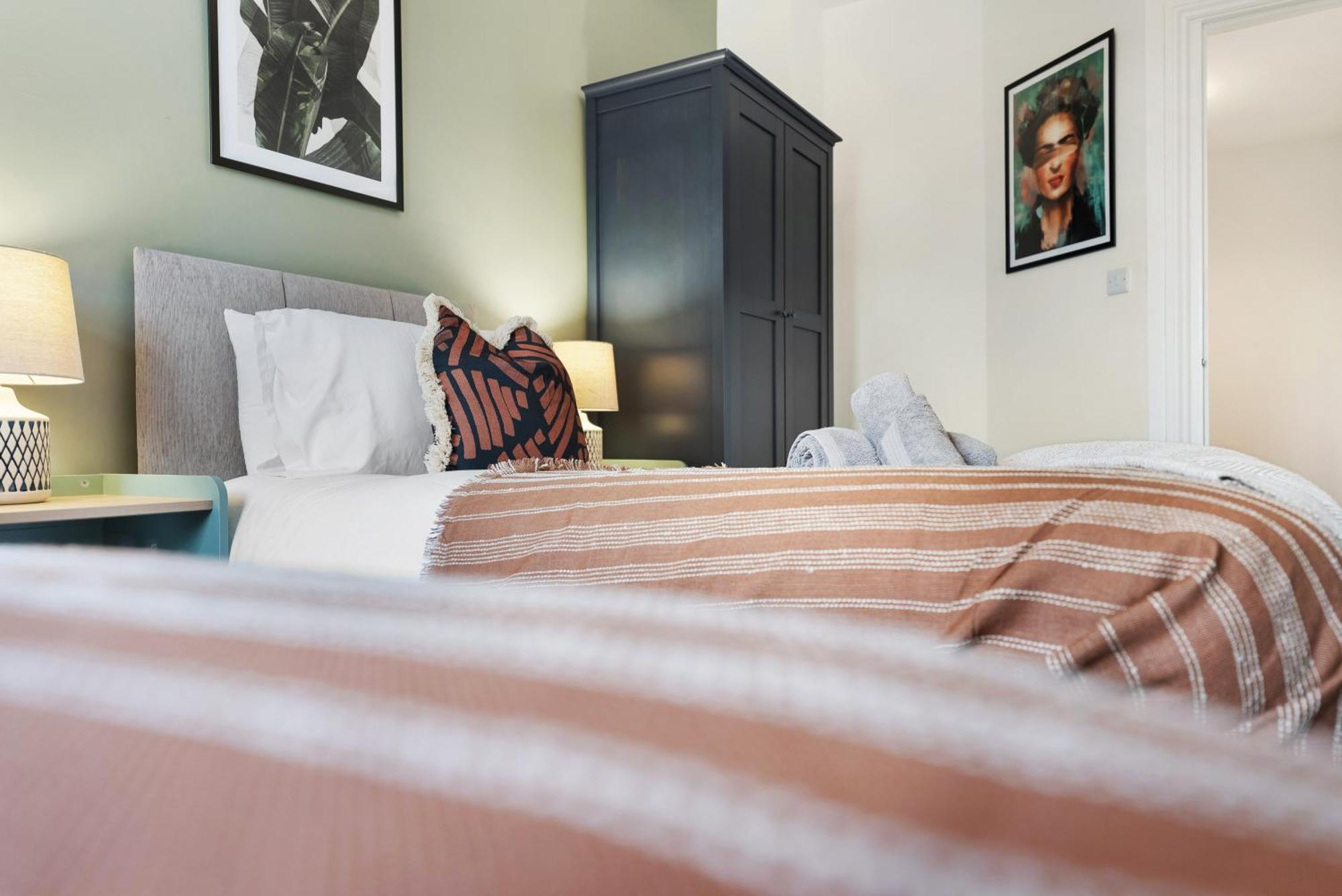 Long Term And Summer Special Offer! 5-Bedroom Spacious, Stunning Design, Sociable Areas & Cosy House Near South Downs Park, Sleeps 11 With Games Room, Private Parking And Garden- By Blue Puffin Stays Waterlooville Exteriör bild