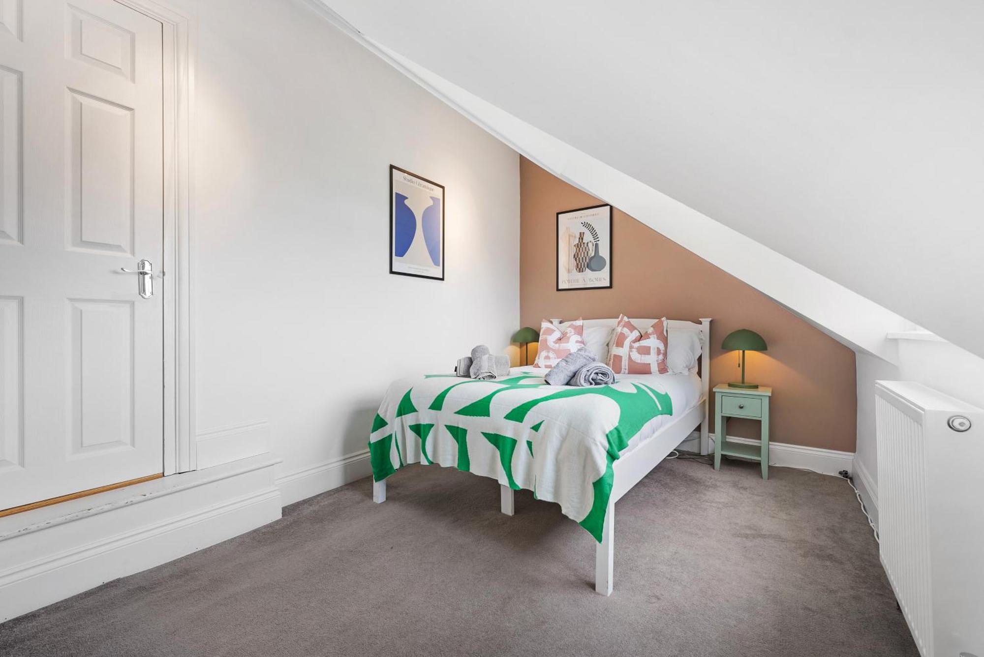 Long Term And Summer Special Offer! 5-Bedroom Spacious, Stunning Design, Sociable Areas & Cosy House Near South Downs Park, Sleeps 11 With Games Room, Private Parking And Garden- By Blue Puffin Stays Waterlooville Exteriör bild