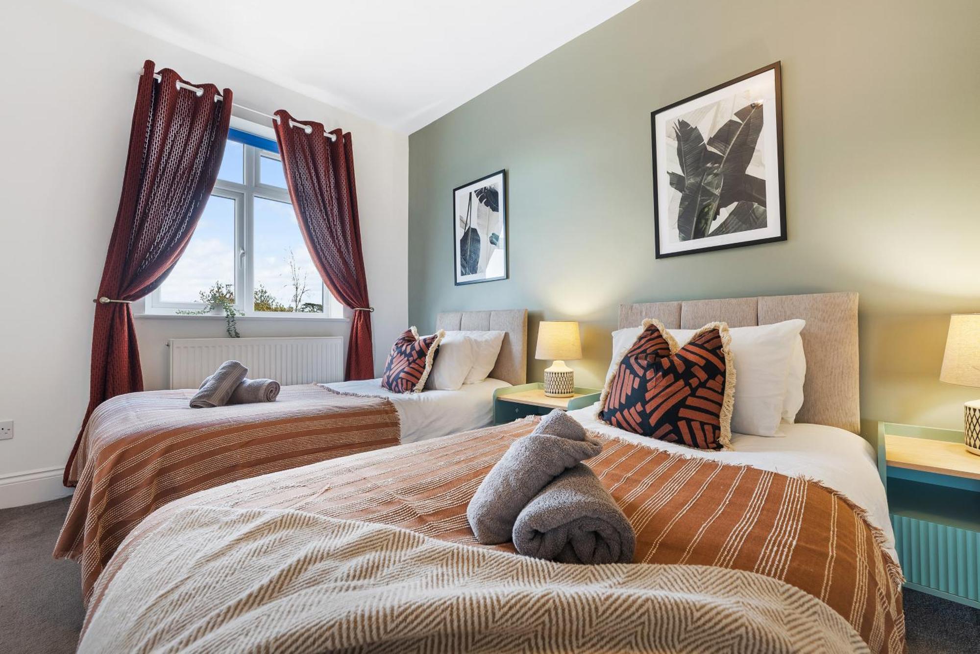 Long Term And Summer Special Offer! 5-Bedroom Spacious, Stunning Design, Sociable Areas & Cosy House Near South Downs Park, Sleeps 11 With Games Room, Private Parking And Garden- By Blue Puffin Stays Waterlooville Exteriör bild