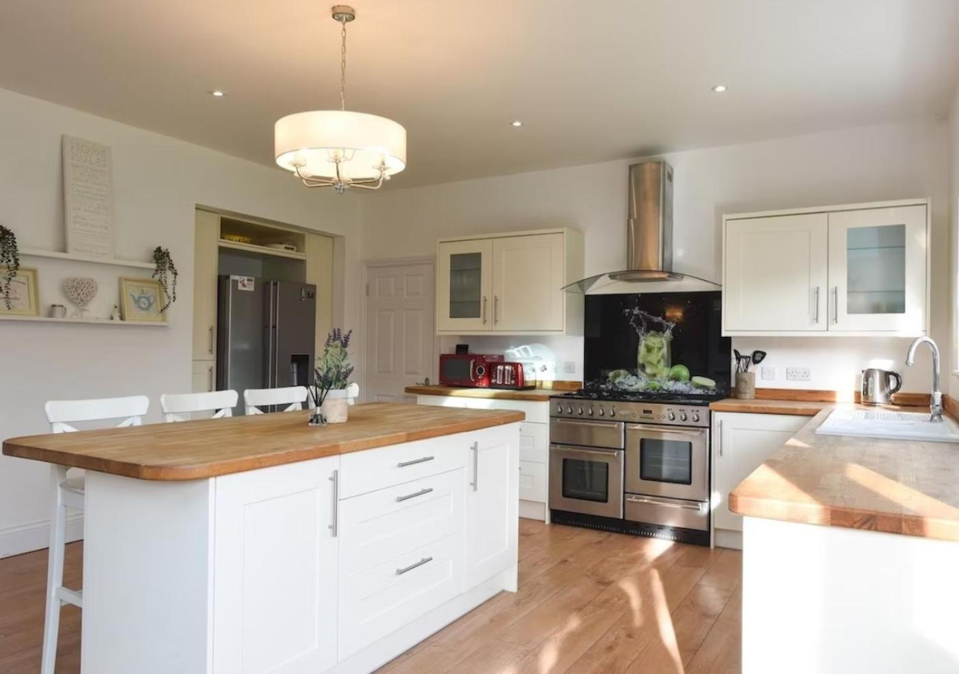 Long Term And Summer Special Offer! 5-Bedroom Spacious, Stunning Design, Sociable Areas & Cosy House Near South Downs Park, Sleeps 11 With Games Room, Private Parking And Garden- By Blue Puffin Stays Waterlooville Exteriör bild